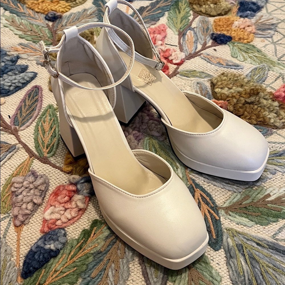 Cream / Off White Square Toe Mary Jane Heels